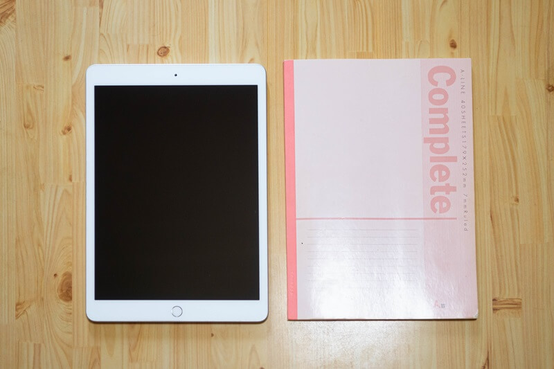 無印iPadとB5ノートの比較